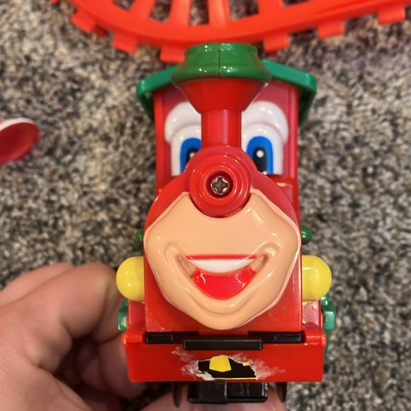 The North Pole Express semi-working -possibly fixable? 4 parts? Santa Train - Picture 6 of 13